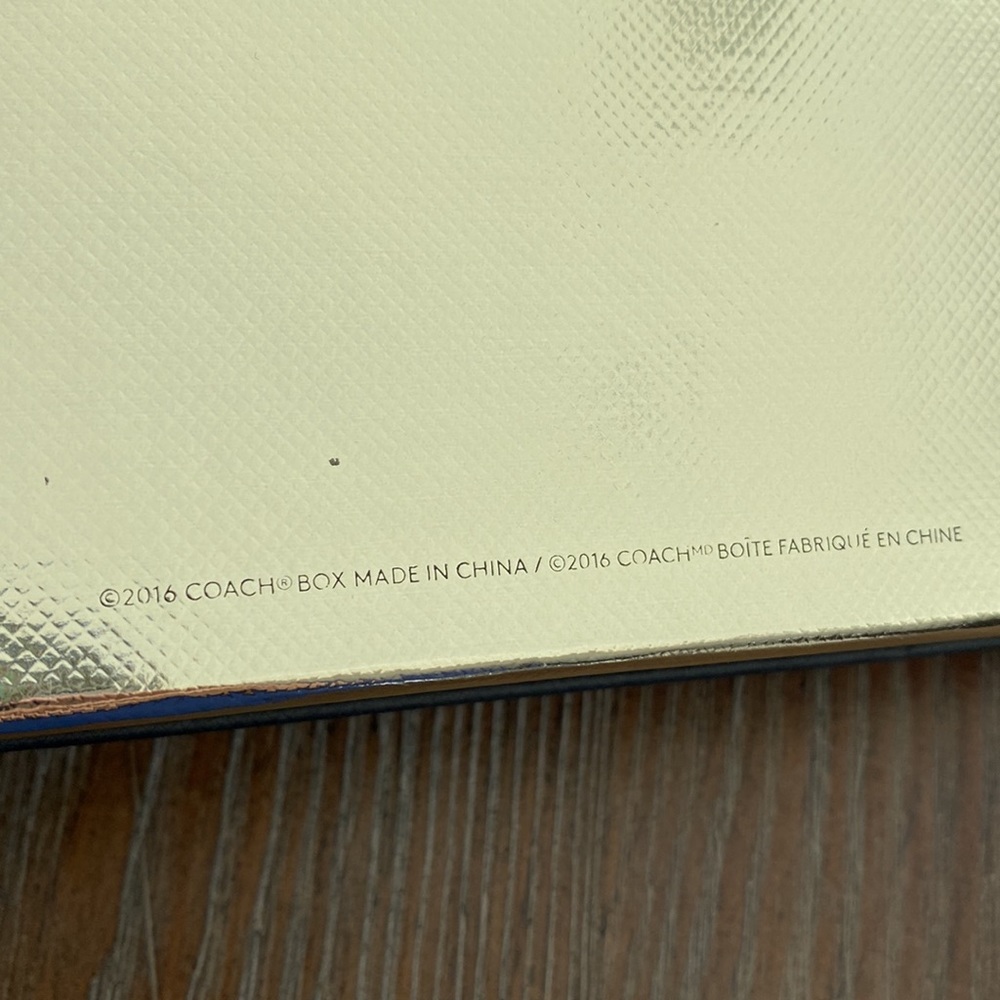 Coach Gift Box - Picture 4 of 7